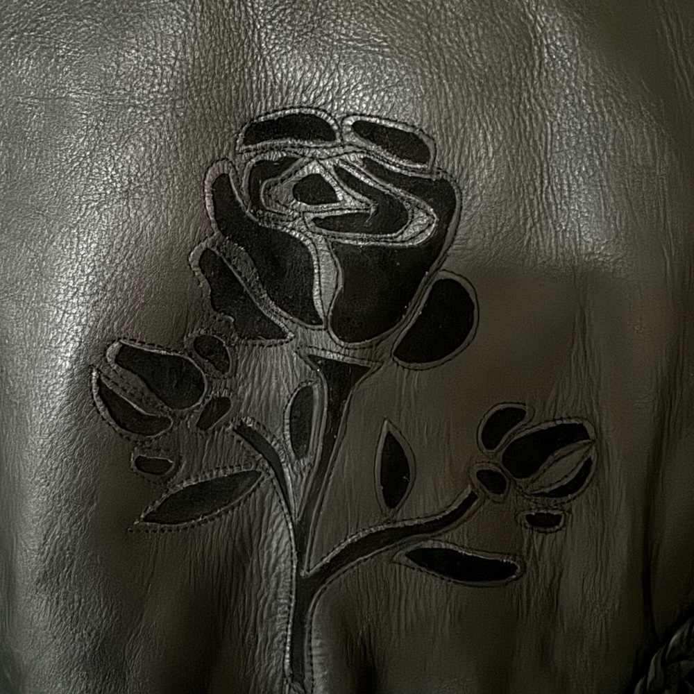 Woman’s VINTAGE fringed leather jacket. - Picture 2 of 6